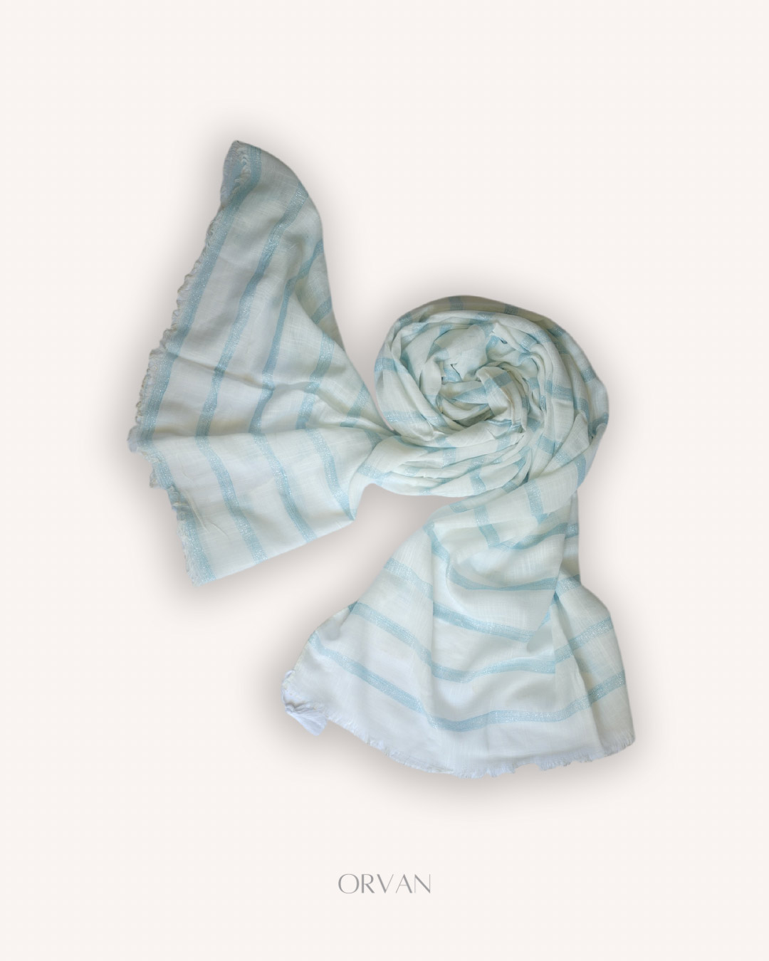 شال نخی سفید با خطوط آبی | طرح ساده و تابستانی